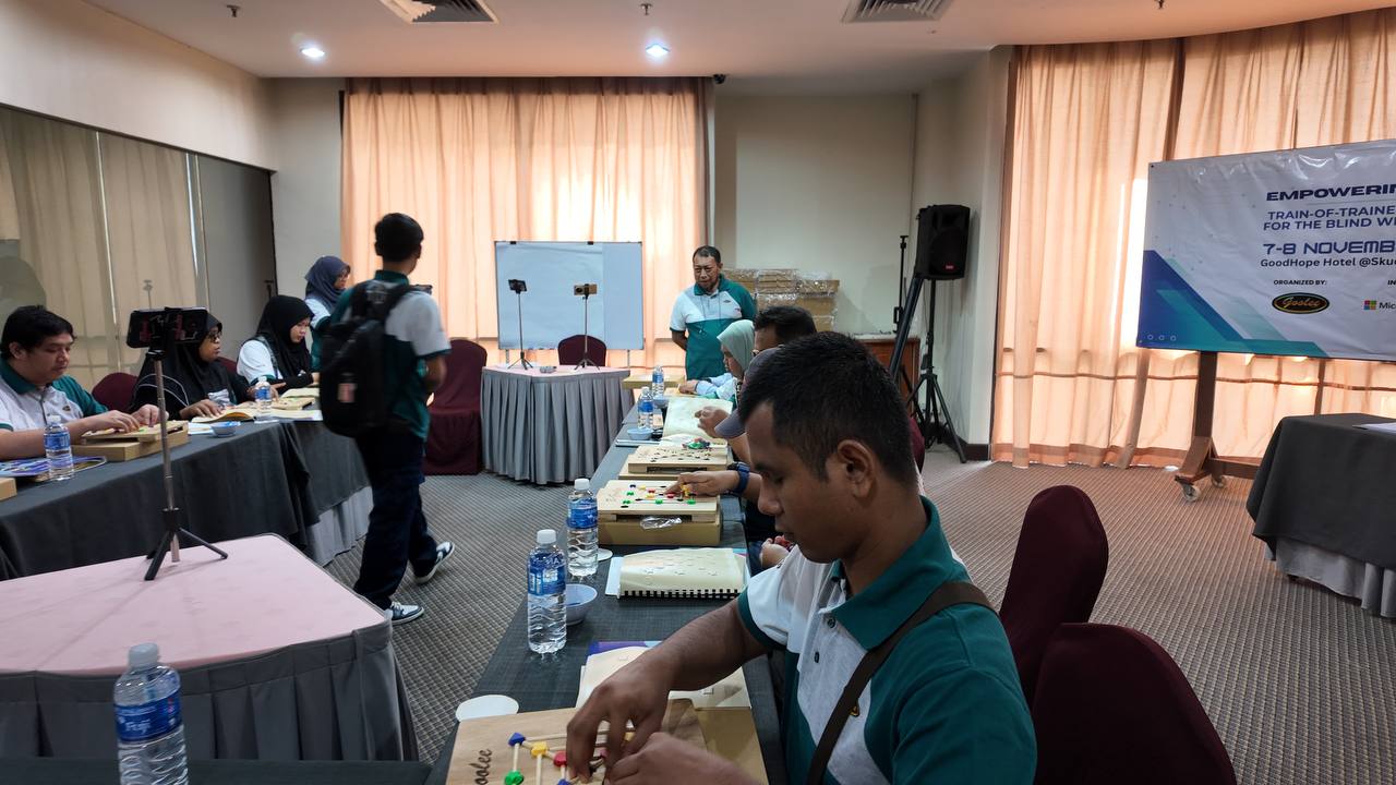 Participants learning with the tactile B-Goolee game